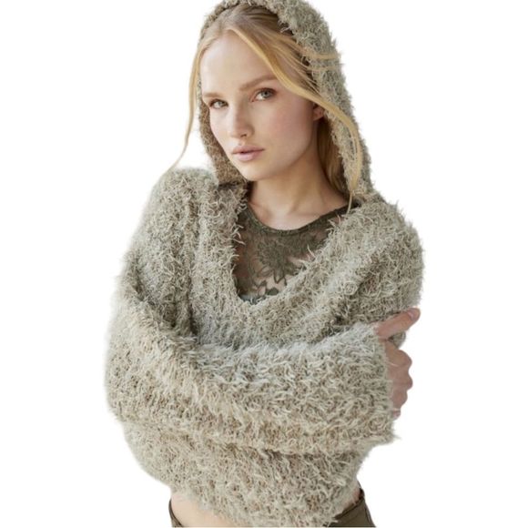NEW BDG UO Urban Outfitters Atiana Fuzzy Cropped Hooded Sweater S -  newsnetworkindia.com